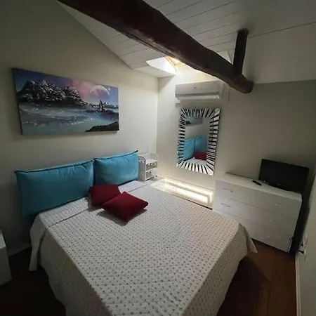 Luna, Con Vista Mare