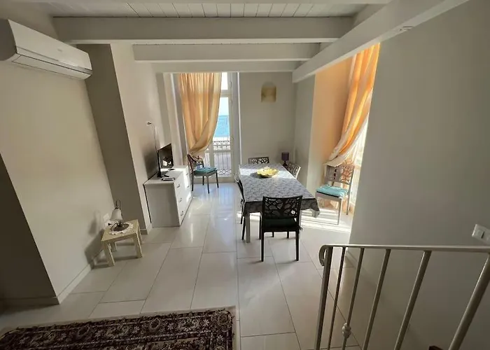 Luna, Con Vista Mare *